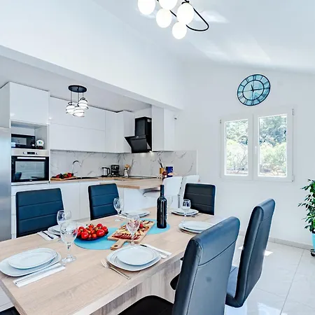 Seaside Family Friendly House With A Swimming Pool Grscica, Korcula - 23487
